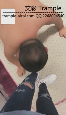 viv运动鞋i暴力踢脸踢裆发泄必须踹脸出血