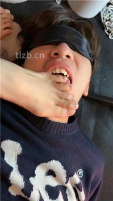 【苏西】近距离裸足舔/物化脚垫