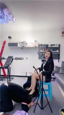 【尤金女皇】抽耳光/藤条鞭打/踩踏/虐乳舔臭脚