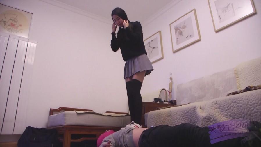 艾丝：哥哥父亲要求艾丝乱伦踩踏