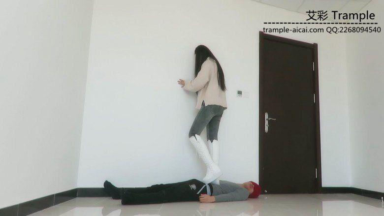 超美天依老师长靴虐贱狗! 超美天依老师长靴虐贱狗!