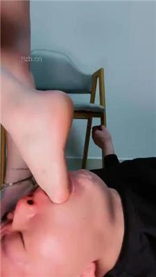 【甜心教主】高跟裸足美腿恋足舔