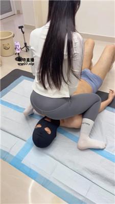 【莫莉】白袜脚辱-瑜伽裤坐脸窒息【双视角版】 bf51597