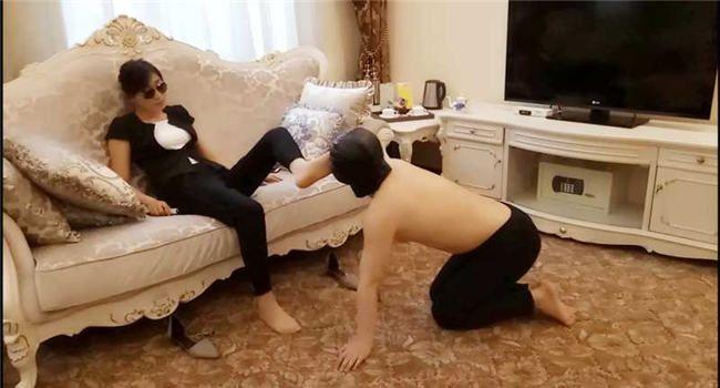 173长腿美女，平底鞋抽耳光，SP鞭打，闻鞋舔脚，骑马遛狗，语言羞辱