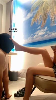 【亲吻右脚】舔不干净脚就挨揍 bf53409