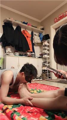 【红颜】带女儿做S虐狗+奶狗舔脚【两部合集】JS250310-14