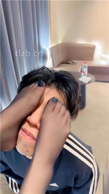 【潘妮女王】喂口水/黑丝高跟美腿踩虐