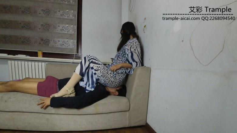 女主长裙坐脸！