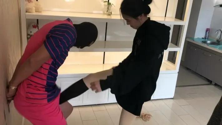 手撕偷丝袜的变态男 YC-210614-4