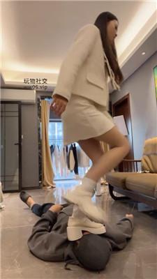 【伊未】坐脸窒息-高跟皮鞋白袜踩 bf51524