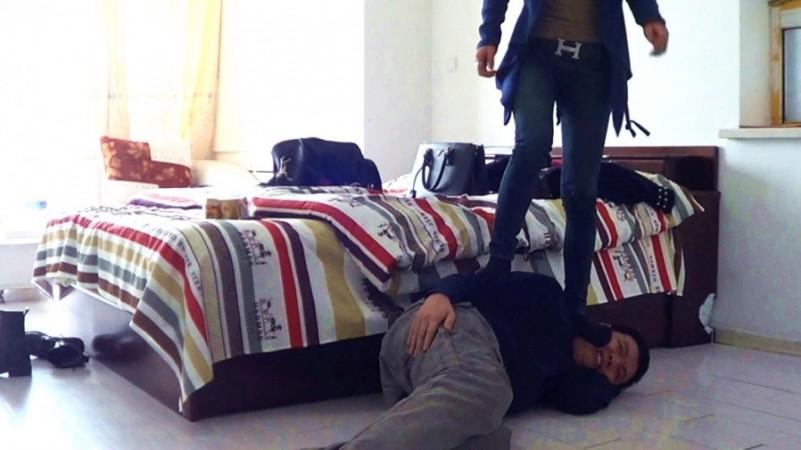 黑冰女神 皮靴黑棉袜 踹爆内脏踩断肋骨