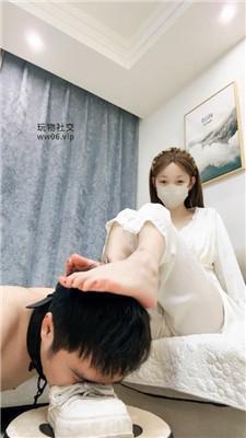 【楚楚】强制家奴闻臭鞋-裸足插嘴 bf51517