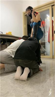 【薇薇】马术女神虐兄弟奴 bf51013