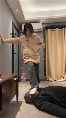 【素人挖掘机】素人S休闲鞋棉袜踩虐 bf50126