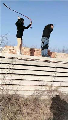 【沐颜】户外-狗链拴狗-暴力踢踹【双视角版】 JS250114-10