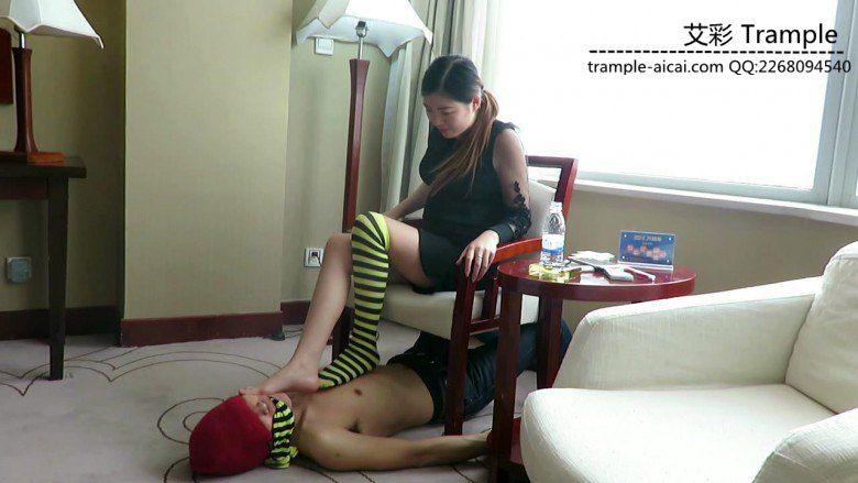 御主全程语言羞辱各种调教玩弄贱狗！