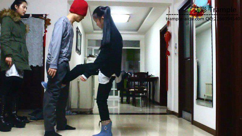 12侑主,媛媛女主出演!前后踢裆暴打抢劫犯! 12侑主,媛媛女主出演!前后踢裆暴打抢劫犯!