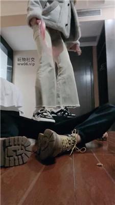 【沐沐大大】跪舔女神的脏运动鞋 bf50123