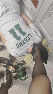 【丫丫】一堆脏鞋子全体重踩踏