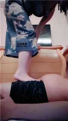 【佳莉】高跟黑丝踩踏-坐脸窒息 JS250418-8