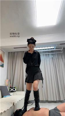 【领主】车模长靴重度踢踹虐打 bf50167