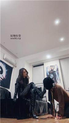 【倪小主】超酷皮衣皮靴女神踩虐 bf50509