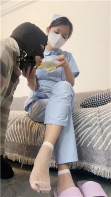 【漫漫大人】护士小姐姐用脚+圣水治疗 bf51623