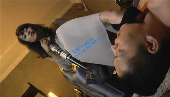 馨雨长腿踩脖子