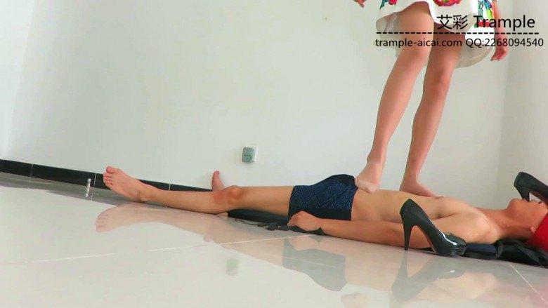 嘴叼00后天使女主高跟不许掉！