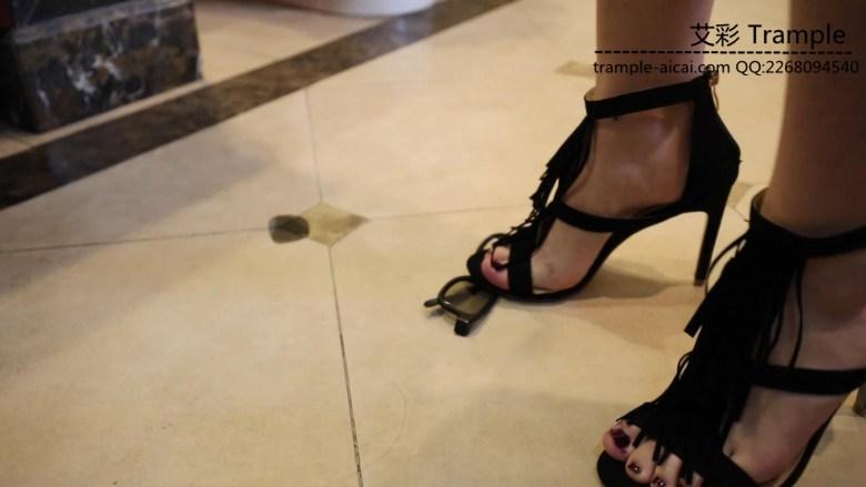 〖H.P.L栖心之栈〗—男子误入女厕被羞辱