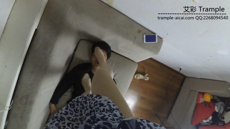 网上买的“光腿神器”打底裤袜踩踏