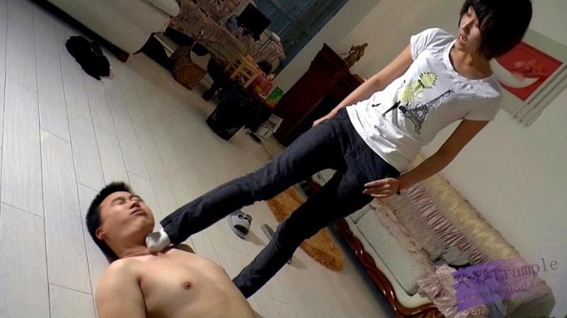 小月 脚喂食侮辱虐打 小月 脚喂食侮辱虐打