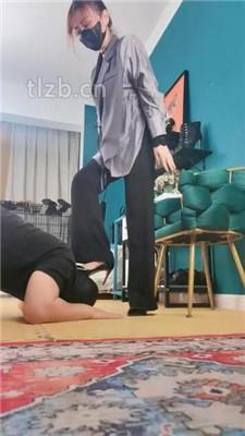 【魔鬼天使】高跟碾压狗爪/强制闻鞋/磕头求饶/骑马爬