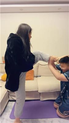 【埋汰】玉足跳踩/脚丫恋足狂舔 JS250111-1