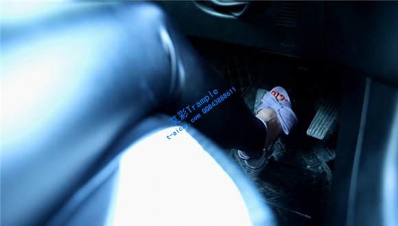 【冰时代】彤彤凉鞋丝袜开车踩油门