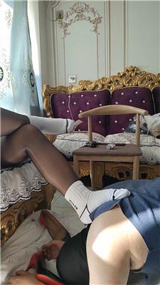 【草莓大大】超臭原味白袜+黑丝脚捂脸踩 JS250125-7