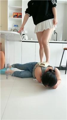 【辣姐】女奴晨起伺候 JS250411-32