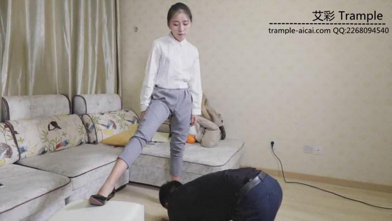希雨脚耳光调教同事 希雨脚耳光调教同事