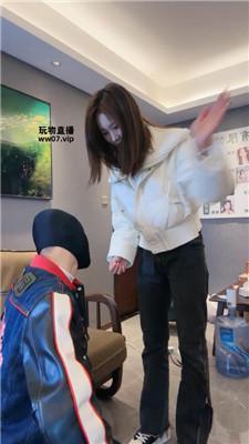 【狗哥】开发素人小姐姐-耳光踢裆-白袜踩踏 bf51477