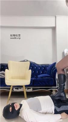 【雯雯】狗舌清理脏长靴黑丝 JS250219-39