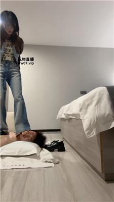 【芸芸大人】皮鞋白袜玉足舔/鞭打踩踏抽耳光 bf51421