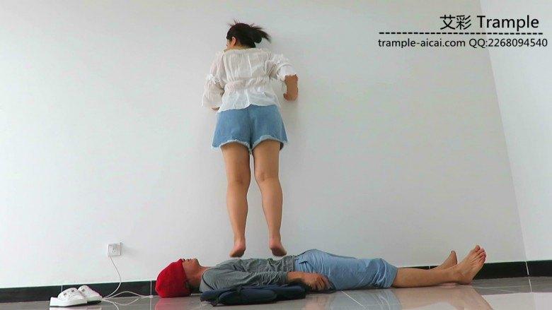 双胖主听音乐在贱狗身上韵律踩踏！