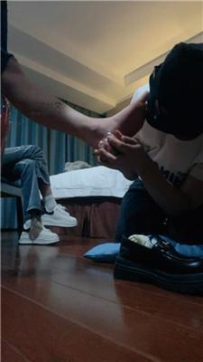 【小凤梨】双S-强迫男友舔闺蜜的鞋袜 bf50165