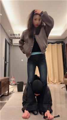 【素人挖掘机】臭脚丫捂脸/高跟短靴踩/骑马转胯 bf50400