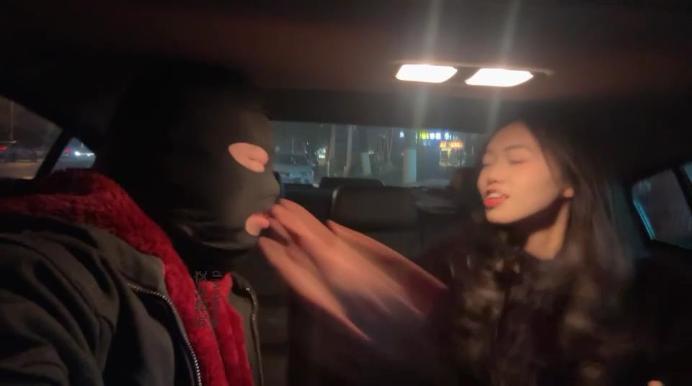 【素人挖掘机】路边开发车内调-运动鞋白袜 JS250114-21