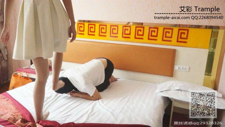 琪琪女主室外调教玩耍