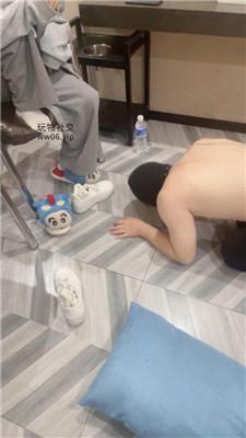 【小凤梨】踩踏-酸臭脚狂舔 JS250217-5