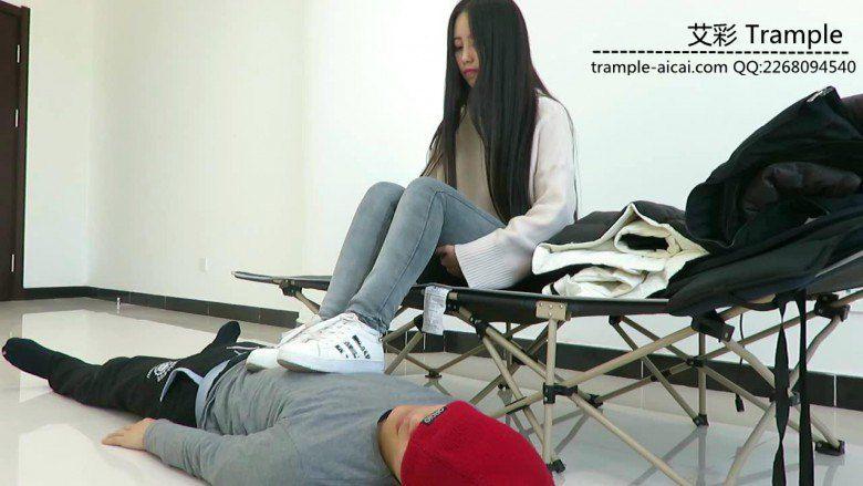 超漂亮老师天依女主棉袜堵嘴，裸足踩脸！