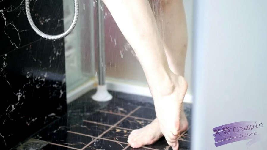 小主淋浴唯美裸足