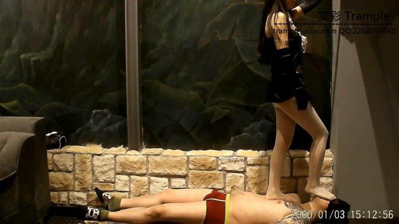 帆布鞋白丝踩踏男M脚深喉